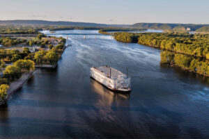 AmericanDuchess_Arriving_Prairie-du-Chien