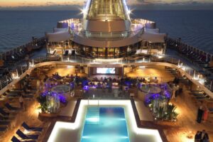 Oceania's pool deck Olife