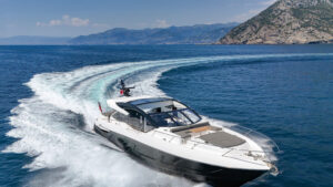 40m Sunseeker motor yacht Berco Voyager cruising at sea
