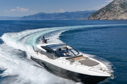 40m Sunseeker motor yacht Berco Voyager cruising at sea