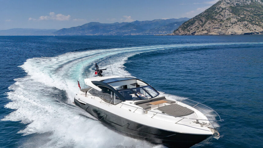 40m Sunseeker motor yacht Berco Voyager cruising at sea