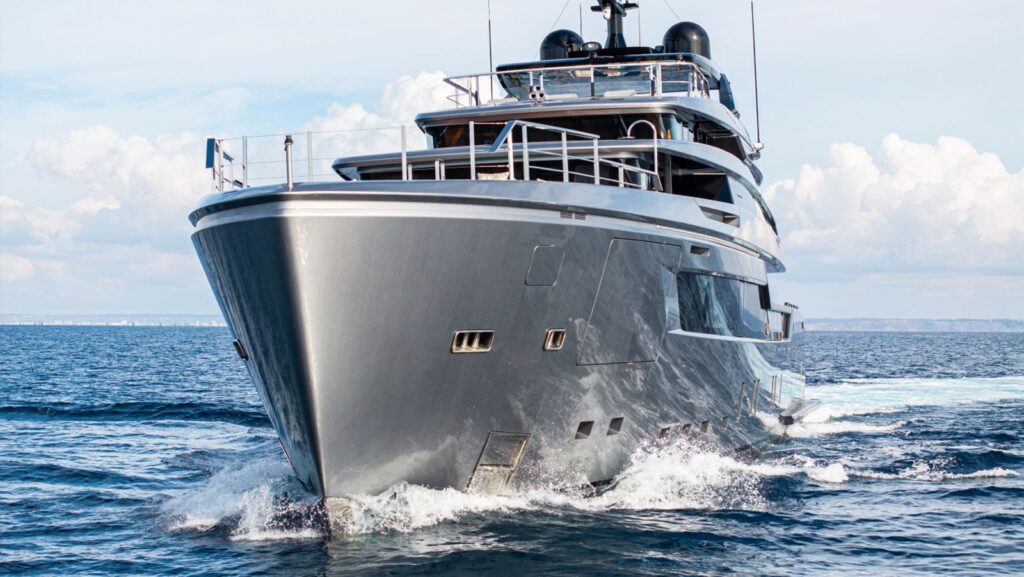 45m Sanlorenzo Alloy superyacht Pandion Pearl cruising at sea