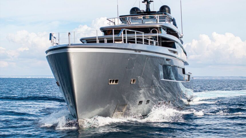 45m Sanlorenzo Alloy superyacht Pandion Pearl cruising at sea