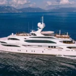 59m Benetti superyacht Dilara anchored at sea